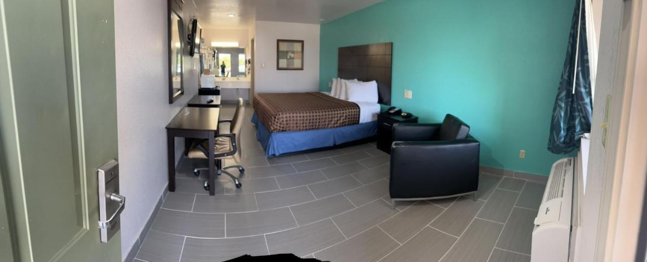 Country Hill Inn & Suite อีเกิสพาส ภายนอก รูปภาพ